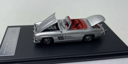 YS Models 1:64 Mercedes Benz 300SL, silver