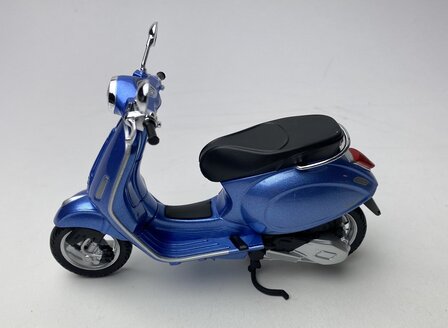 Maisto 1:12 Vespa Primavera 150 blauw