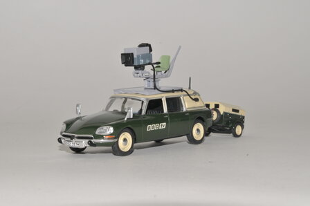 Atlas 1:43 Citroen DS Break  &quot;BBC tv &quot;1971 mert aanhanger groen/ beige met boekje.