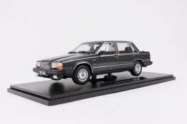 Triple9 1:18 Volvo 760 Turbo 1985 donkergrijs metallic