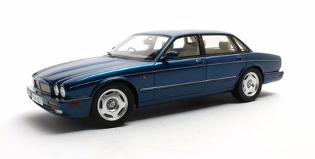 Cult Models 1:18 Jaguar XJR X300 RHD 1995 donkerblauw, limited 100pcs
