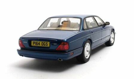 Cult Models 1:18 Jaguar XJR X300 RHD 1995 donkerblauw, limited 100pcs