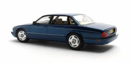 Cult Models 1:18 Jaguar XJR X300 RHD 1995 donkerblauw, limited 100pcs