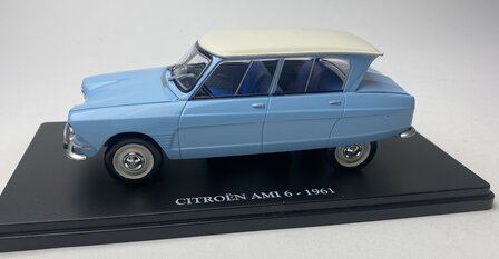 Atlas 1:24 Citroen Ami 6 1961 lichtblauw / beige