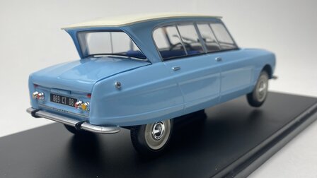Atlas 1:24 Citroen Ami 6 1961 lichtblauw / beige