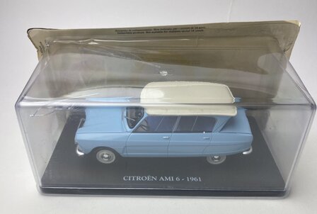 Atlas 1:24 Citroen Ami 6 1961 lichtblauw / beige