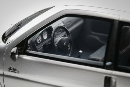 Otto Mobile 1:18 Peugeot 106 Quiksilver Gris Quartz 2000