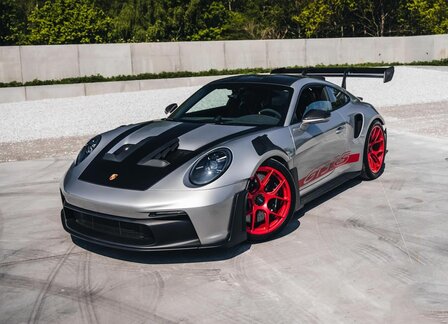 GT Spirit 1:8 Porsche 911 ( 992.1) GT3 RS Zilver 2022 incl vitrine. Levering 05-2026