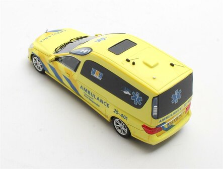 Matrix 1:43 Mercedes Benz E250D VF212 Ambulance Flevoland First Responder Urk geel in vitrine