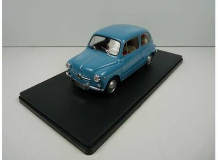 Atlas 1:24 Fiat 600 D 1960 blauw in blisterverpakking