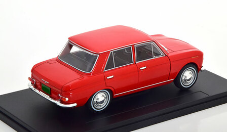 Atlas 1:24 Datsun Bluebird 410 rood 1964 in blisterverpakking