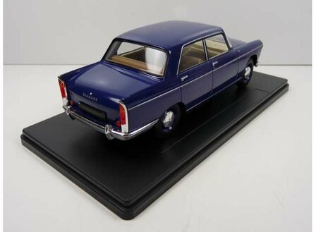 Atlas 1:24 Peugeot 404 blauw in blisterverpakking