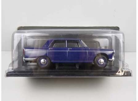 Atlas 1:24 Peugeot 404 blauw in blisterverpakking