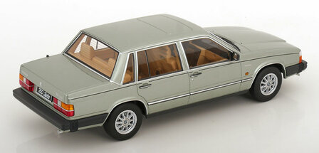 Triple9 1:18 Volvo 760 Turbo 1985 lichtgroen metallic