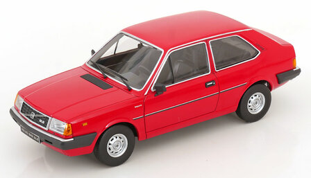 Triple9 1:18 Volvo 343 GLS 1982 - rood