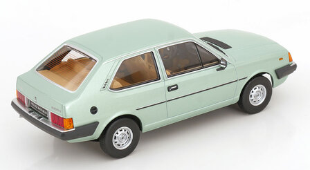 Triple9 1:18 Volvo 343 GLS 1982 - lichtgroen metallic.