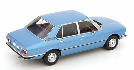 MCG 1:18 BMW 5er ( E12) lichtblauw 1973