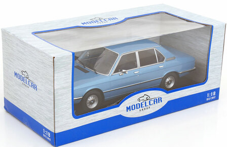 MCG 1:18 BMW 5er ( E12) lichtblauw 1973