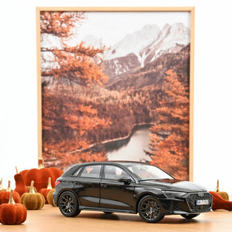 Norev 1:18 Audi RS 3 2025 Myth Black. Levering 12-2025