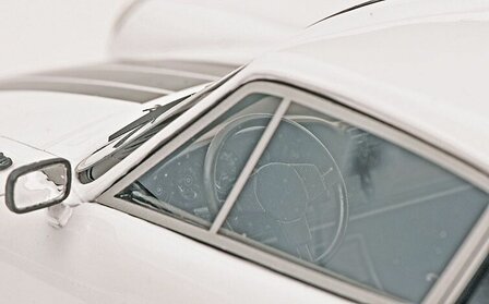 Schuco Pro18 1:18 Porsche 911 coup&eacute; (1977), wit, resin gesloten model