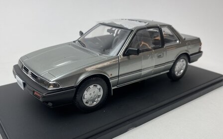 Whitebox 1:24 Honda Prelude 1985 grijs met 2 openingen 