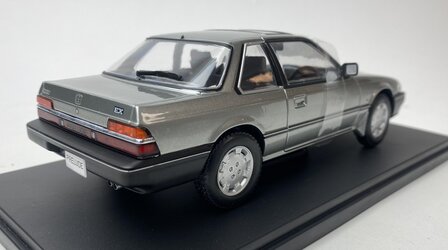 Whitebox 1:24 Honda Prelude 1985 grijs met 2 openingen 