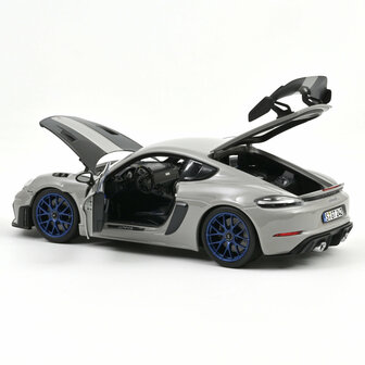 Norev 1:18 Porsche Cayman GT4 RS w/Weissach Pack 2023 Chalk . Levering januari