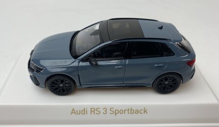 Norev 1:43 Audi RS 3 2025 Kermora Grey incl. vitrine