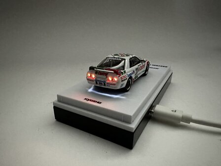 Kyosho 1:64 Castrol ( Nissan ) Skyline GT-R Gr.A 1990 No 23 with LED incl vitrine