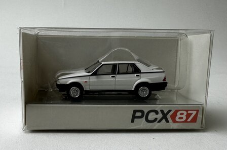Premium Classixxs 1:87 Alfa Romeo 75 wit 1988