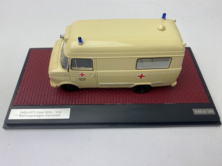 Matrix 1:43 Opel Blitz Voll Rettungswagen Karlstadt 65-75 beige