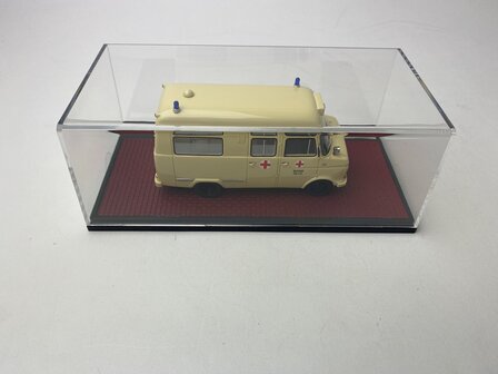 Matrix 1:43 Opel Blitz Voll Rettungswagen Karlstadt 65-75 beige