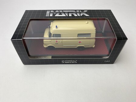Matrix 1:43 Opel Blitz Voll Rettungswagen Karlstadt 65-75 beige