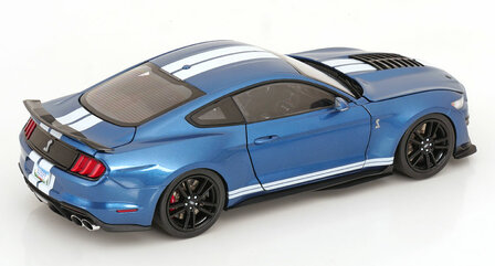 IXO 1:18 Ford Mustang Shelby GT 500 blauw/ wit 2022