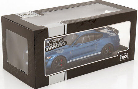 IXO 1:18 Ford Mustang Shelby GT 500 blauw/ wit 2022