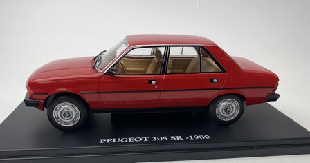 Atlas 1:24 Peugeot 305 SR 1980 rood