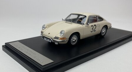 Matrix 1:43 Porsche 911 Le Mans test car no 32 1966 wit