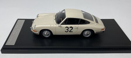 Matrix 1:43 Porsche 911 Le Mans test car no 32 1966 wit