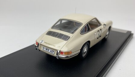Matrix 1:43 Porsche 911 Le Mans test car no 32 1966 wit