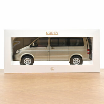 Norev 1:18 Volkswagen Multivan 2003 Wheat Beige metallic. Levering 05-2026