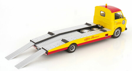 Mitica 1:18 Alfa Romeo A12 (F12) - ALfa Romeo Assistenza Clienti Sportivi - sleepwagen 1977 geel/rood excl. lading
