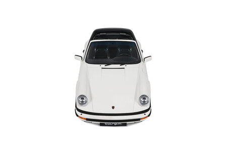 GT Spirit 1:8 Porsche 911 3.2 Targa Grand Prix white 1984 in vitrine. Levering 01-2027