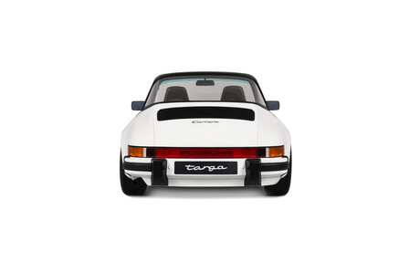 GT Spirit 1:8 Porsche 911 3.2 Targa Grand Prix white 1984 in vitrine. Levering 01-2027