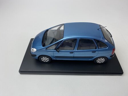 Whitebox 1:24&nbsp;Citroen Xsara Picasso 1999 lichtblauw