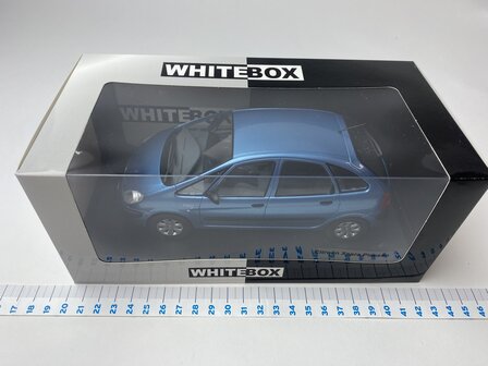 Whitebox 1:24&nbsp;Citroen Xsara Picasso 1999 lichtblauw