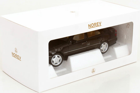 Norev 1:18 Mercedes Benz C36 AMG 1993 Obsidian Black metallic met 6 openingen