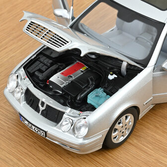 Norev 1:18 Mercedes Benz CLK Class 2000 Brillant Silver. Levering 10-2026