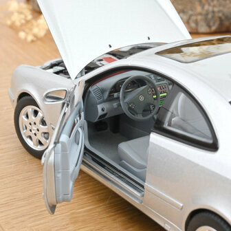 Norev 1:18 Mercedes Benz CLK Class 2000 Brillant Silver. Levering 10-2026