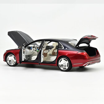 Norev 1:18 Mercedes Maybach S 680 4MATIC 2021 Nautical Blue/Patagonia Red. Levering 10-2026