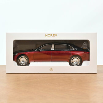 Norev 1:18 Mercedes Maybach S 680 4MATIC 2021 Nautical Blue/Patagonia Red. Levering 10-2026